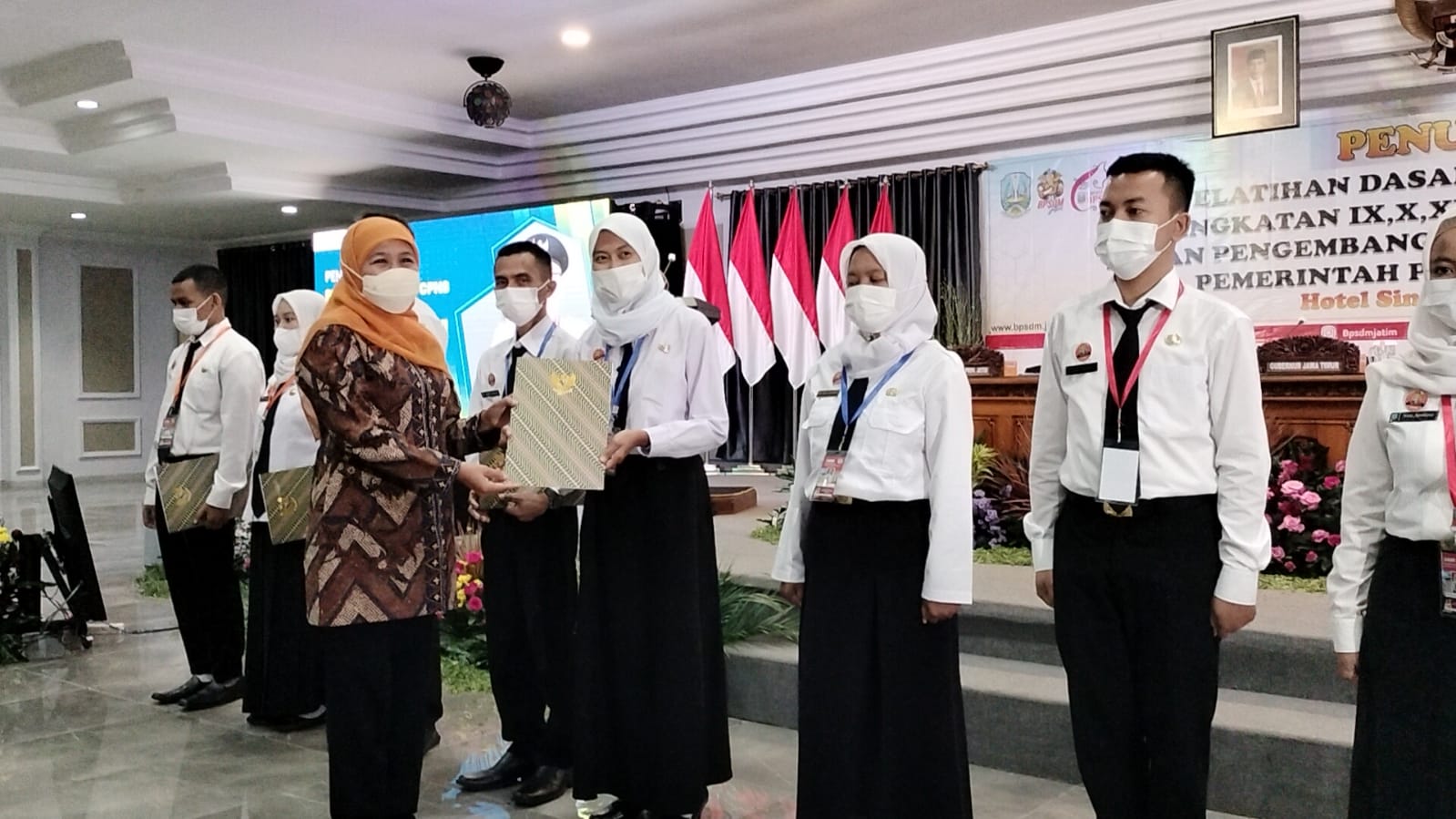 Tutup Latsar CPNS 2022, Gubernur Khofifah Tekankan Pentingnya Membangun Konektivitas Lintas Profesi