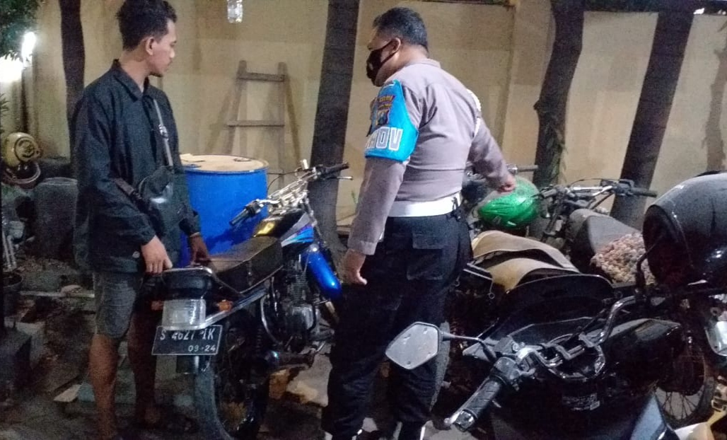 Sok Jagoan Bleyer-Bleyeran di Perumahan, Pemuda Tanggung Ini Kicep Saat Digelandang ke Kantor Polisi