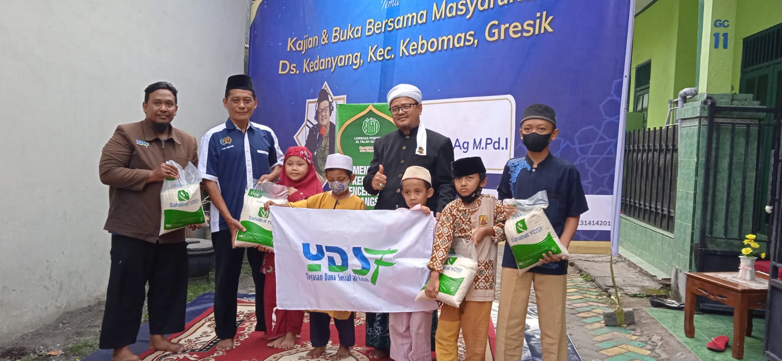 Berbagi di Bulan Ramadan, PWI Gresik dan YDSF Surabaya Gelar Santunan