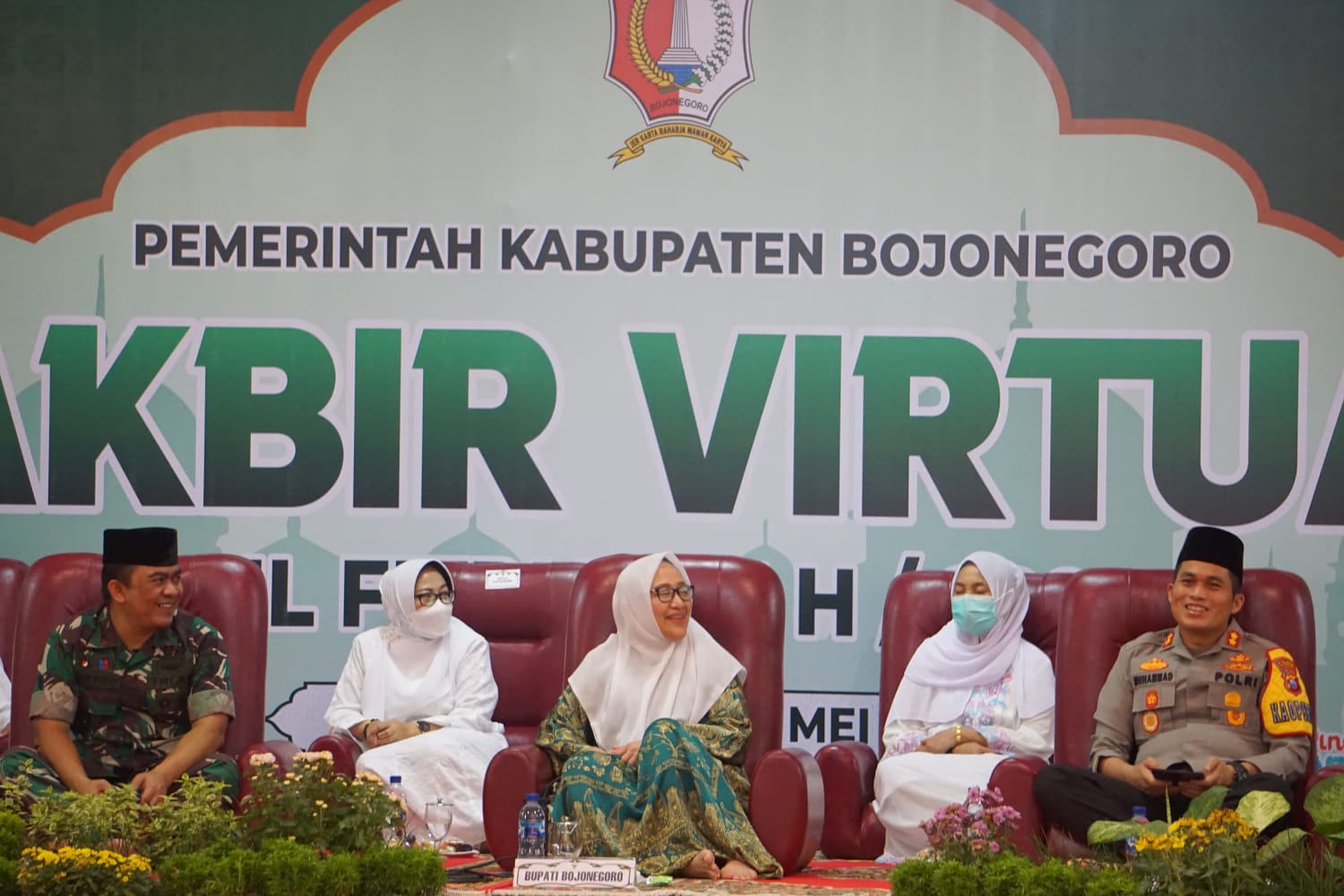Bupati Anna dan Pejabat OPD Kumandangkan Takbir di Pendopo Pemkab Bojonegoro