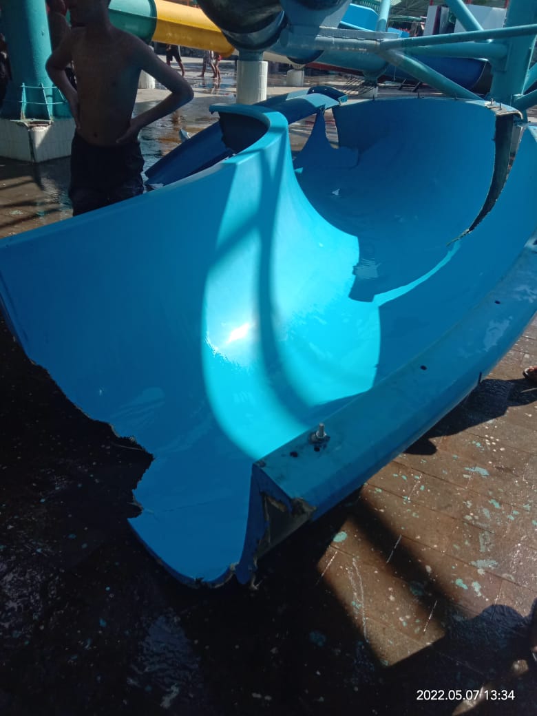 15 Anak Terjatuh dari Seluncuran Air Water Park Kenjeran