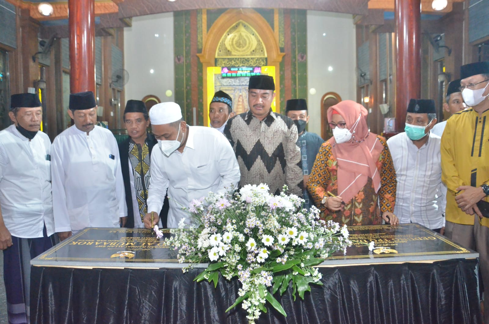 Bupati dan Wabup Gresik Ajak Warganya Makmurkan Masjid