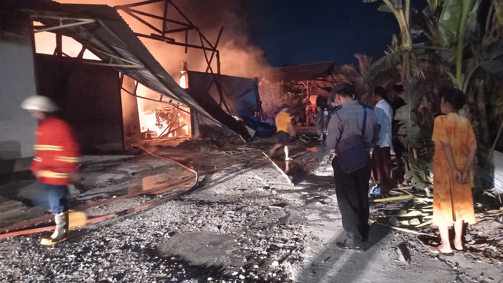 Pabrik Kacang Shanghai Tulungagung Terbakar, Kerugian Ditafsir Mencapai Rp 1,5 Miliar
