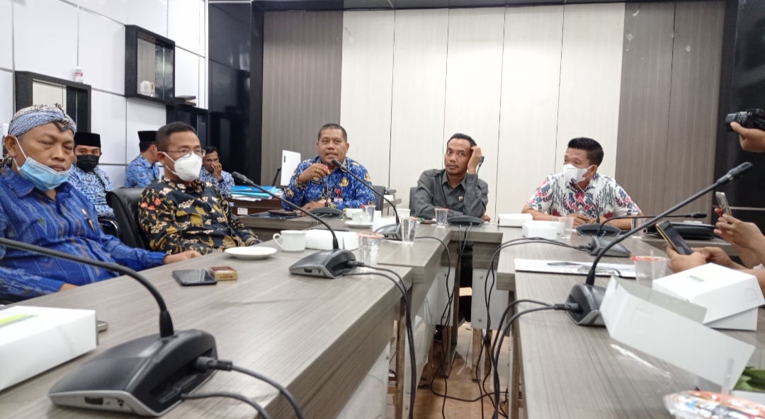 Koordinatori Pembelian Atribut dan Foto Pelantikan Kades, Kasus DPMD Gresik Diserahkan ke Inspektorat
