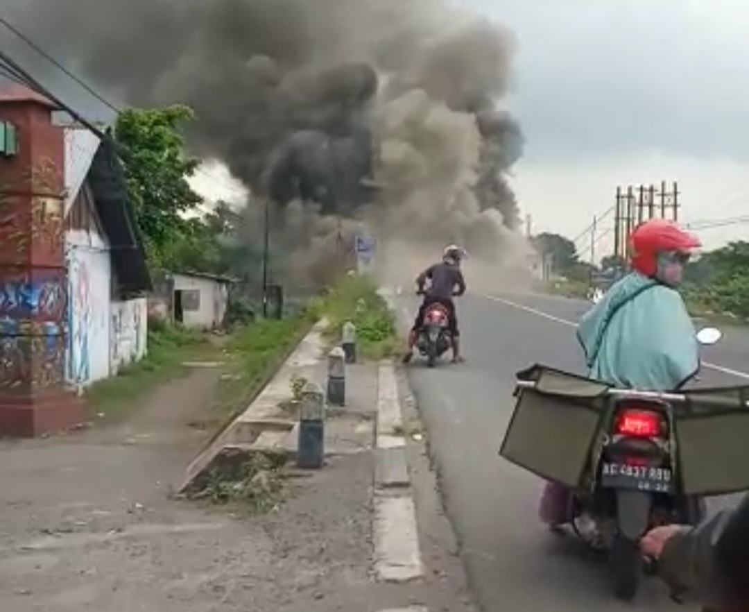 Viral,  Video Jembatan Ngujang Satu Tulungagung Terbakar