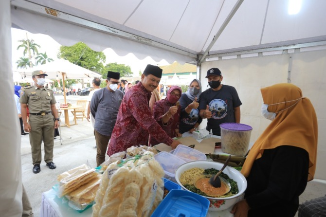 Yang Kangen Pecel Pincuk, Datangi Festivalnya di Madiun Sampai Minggu 8 Mei