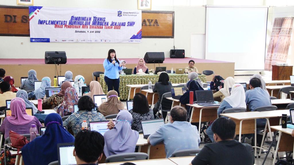 Anggota Komis D Motivasi Guru-guru dalam Menerapkan Kurikulum Merdeka di Surabaya