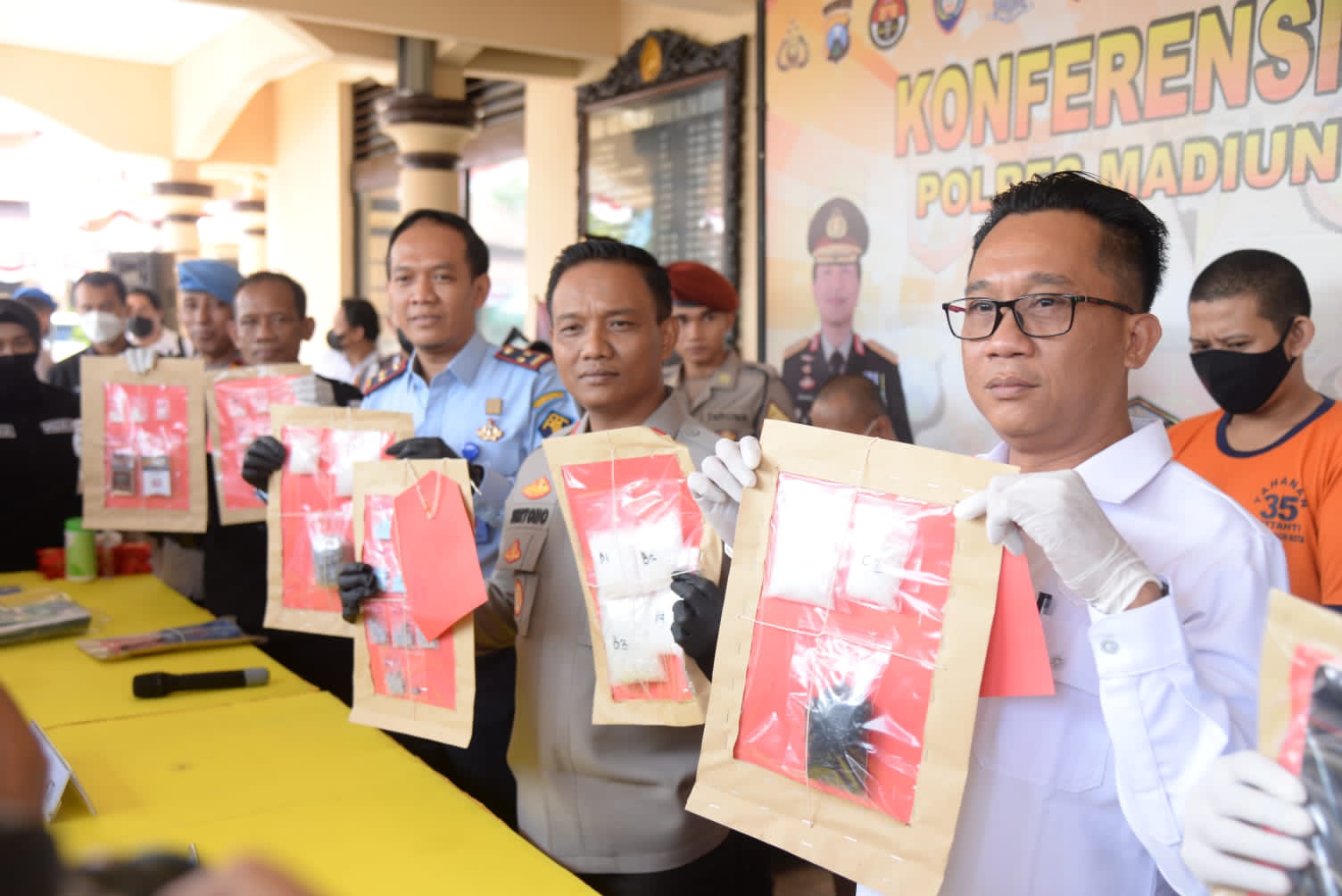 Dapat Pesanan Napi, Dua Kurir Narkoba Asal Gresik Tertangkap di Madiun