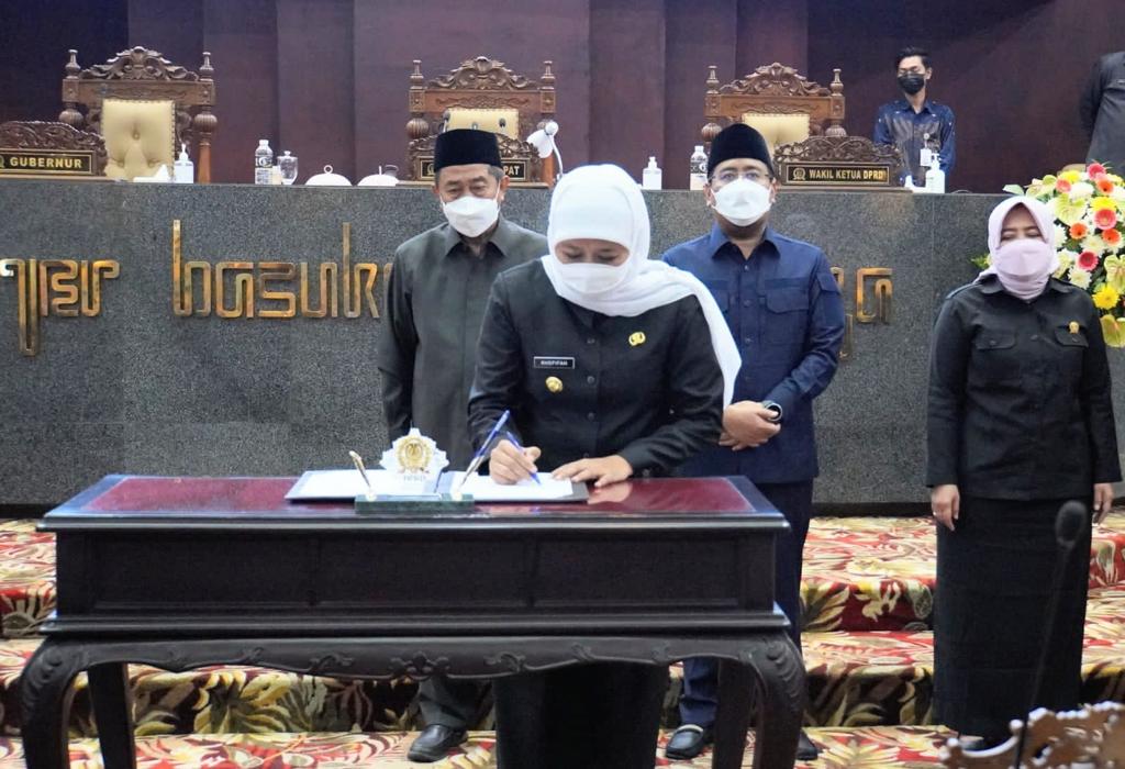 Pemprov dan DPRD Jatim Sahkan Perda Fasilitasi Pengembangan Pesantren