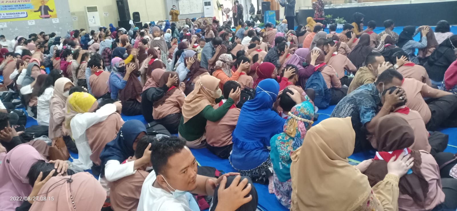 Pentingnya Menghormati Orang Tua, Sekolah SMP di Sidoarjo Ini Gelar Parenting