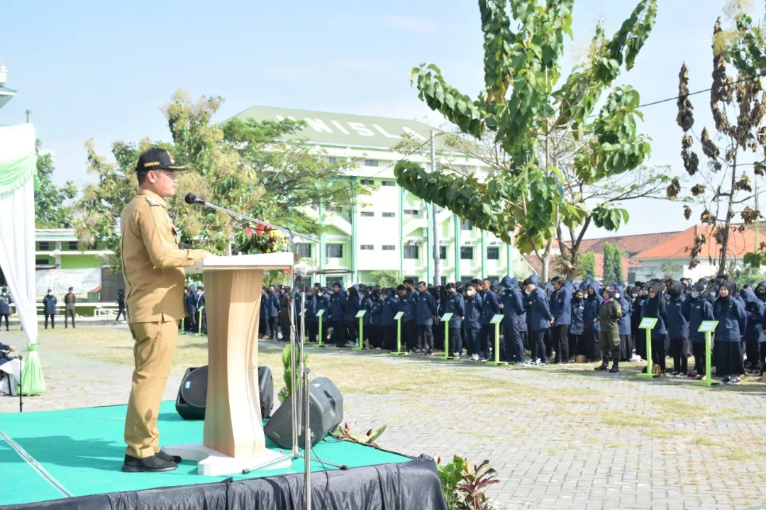 Bupati Yes Berangkatkan 1.159 Mahasiswa KKN Unisla