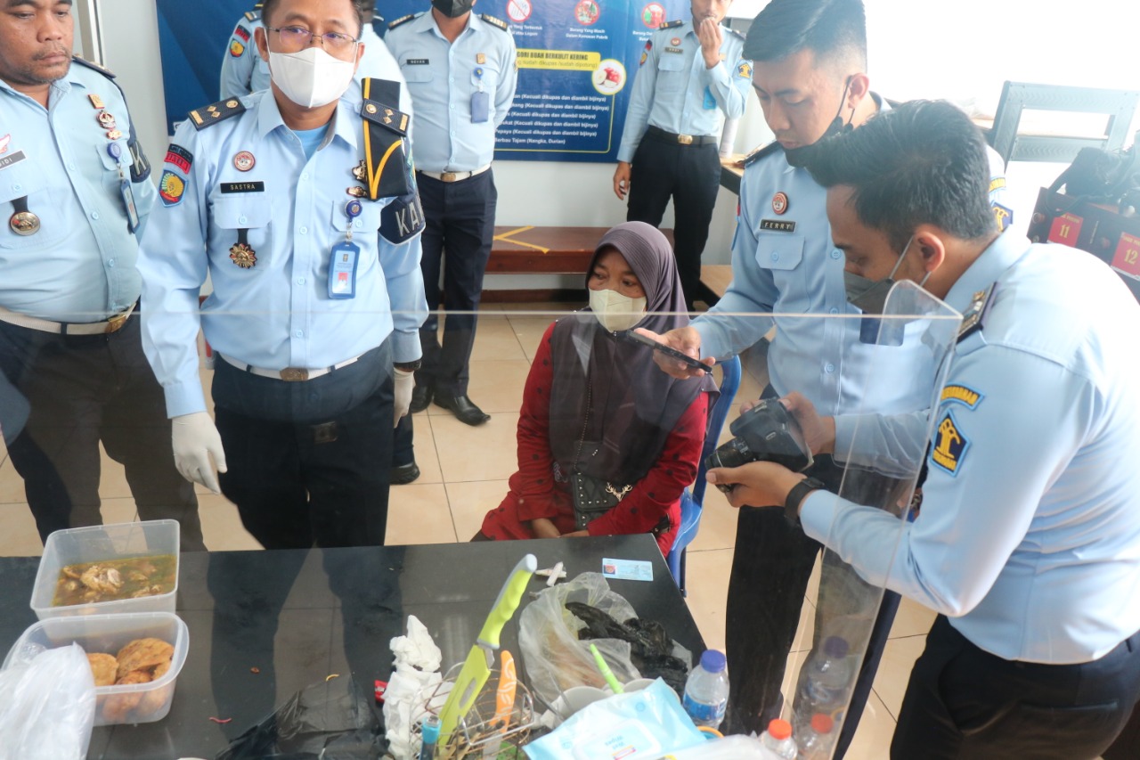 Sambangi Anak di Lapas, Ibu Ini Bawakan Soto Ayam Berisi Sabu
