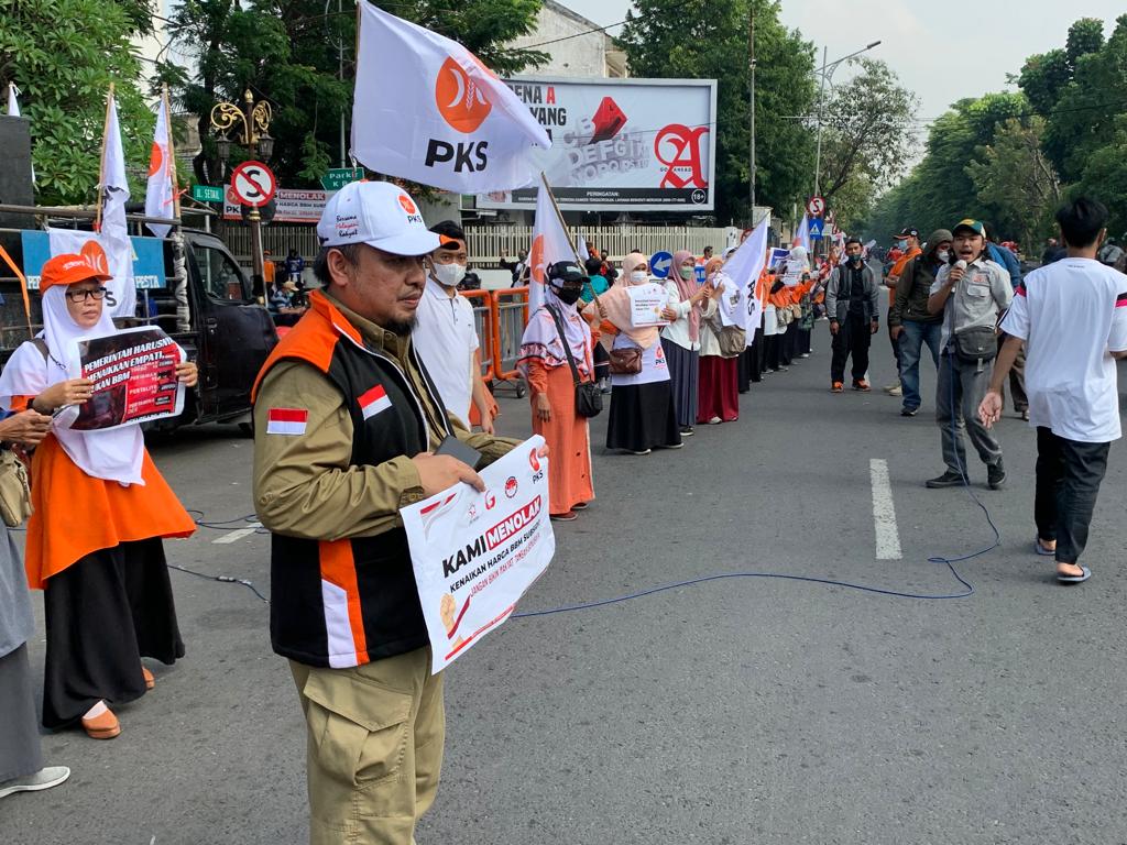 Tolak Kenaikan Harga BBM, PKS Surabaya Gelar Aksi Flashmob