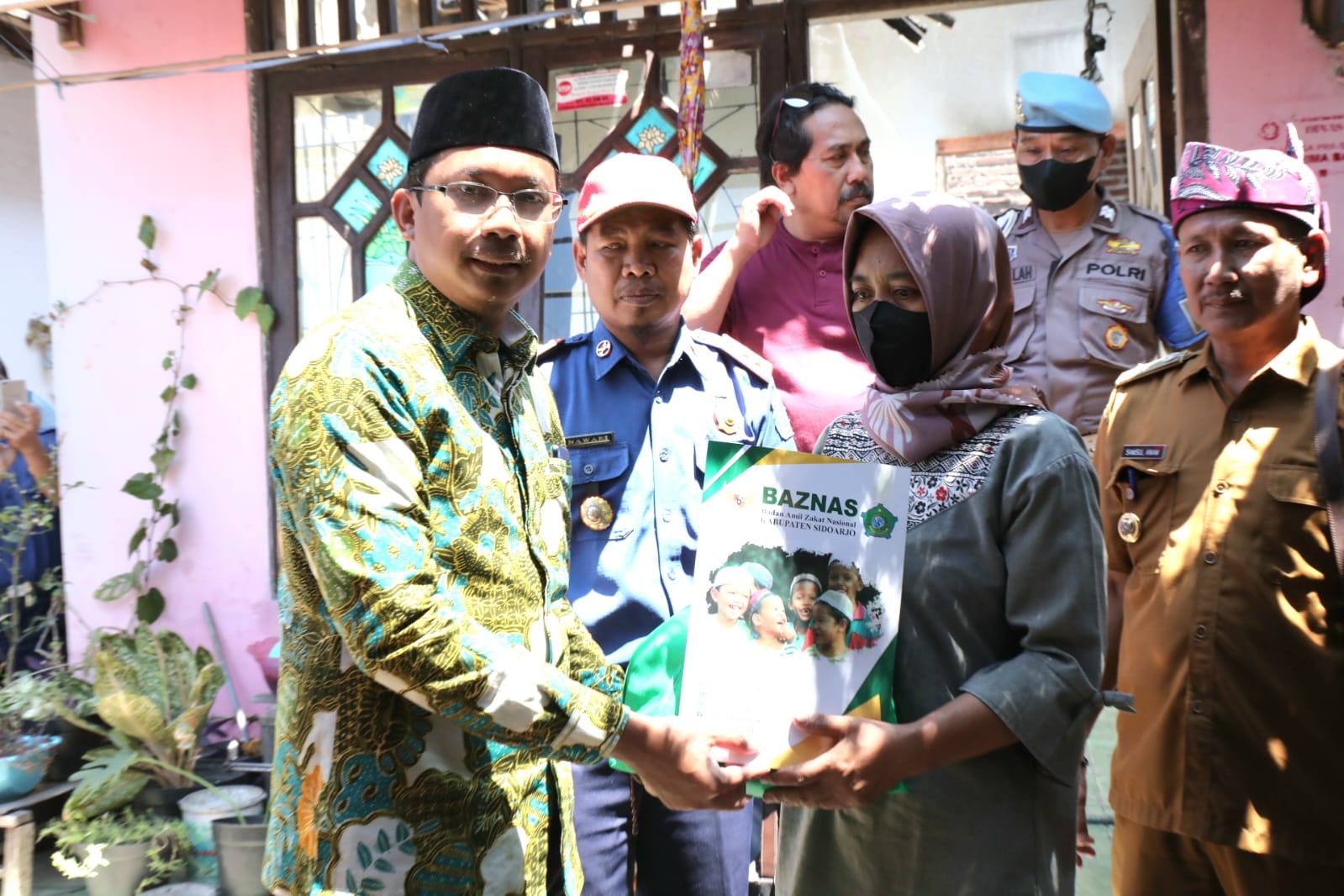 Rumah Terbakar, Janda Satu Anak Ini Dapat Perhatian Bupati Sidoarjo