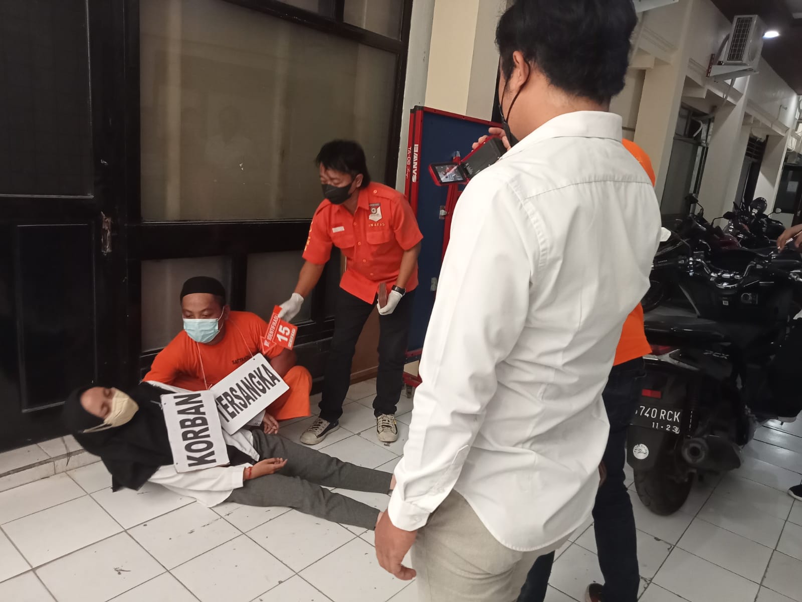 Ikuti Rekonstruksi, Tersangka Persetubuhan Pemandu Lagu di Tulungagung Jalani 56 Adegan