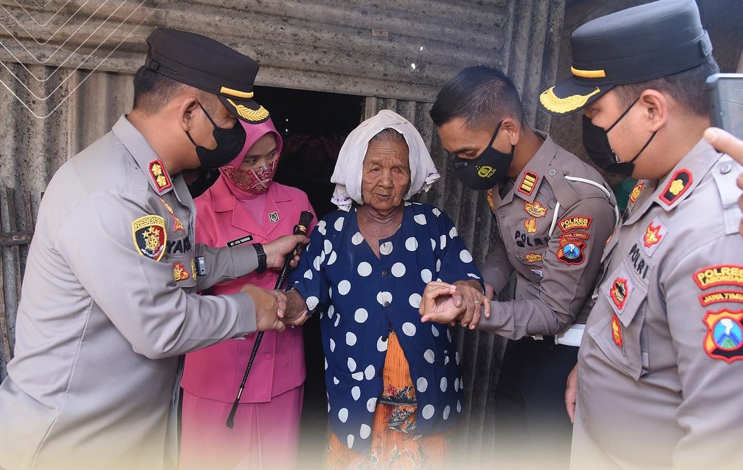 Program KANDANI, Kapolres Lamongan Bedah Rumah Mbok Inah