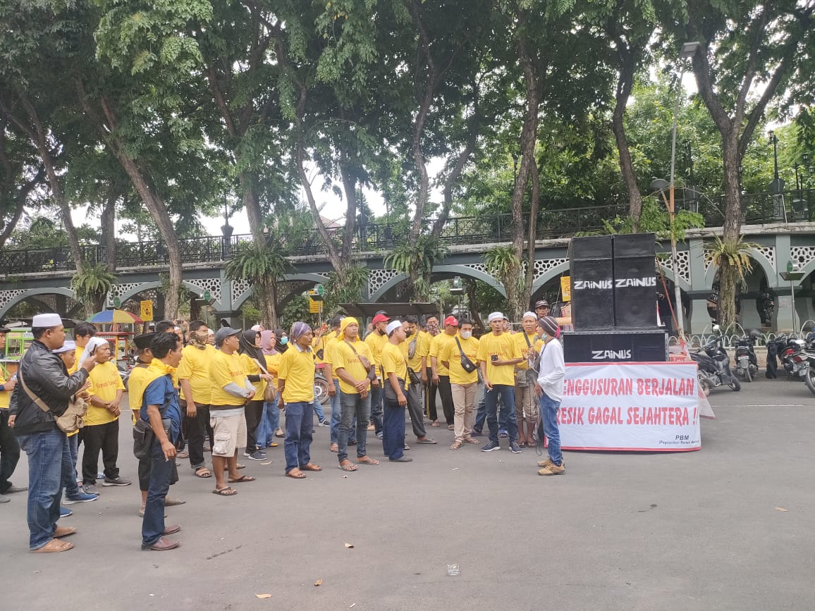 Ditemui Ketua DPRD Gresik, Pengguna Lapak di Pinggir Jalan Manyar yang Akan Dilebarkan Sambat Sengkarut Relokasi