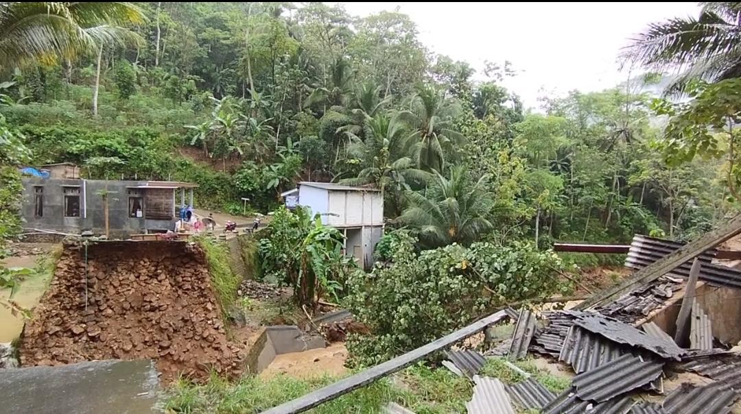 Imbas Hujan Disertai Angin, 39 Rumah di Pacitan Rusak