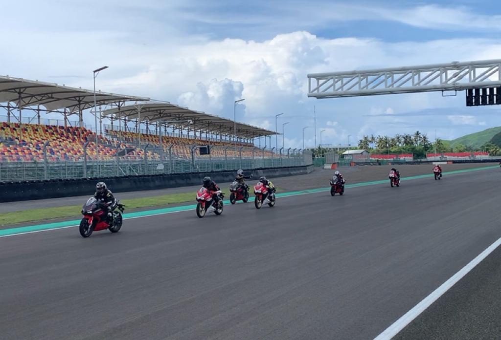 Juara Asia, Andi Gilang dan Komunitas Honda Ramaikan CBR Track Day di Mandalika