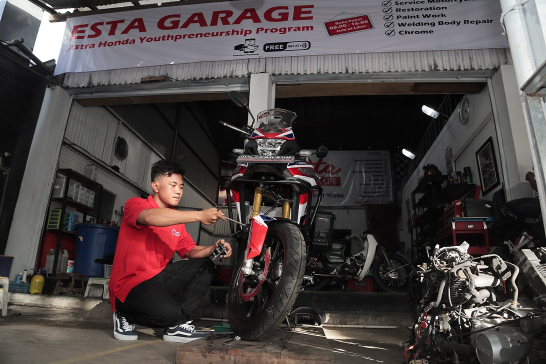 Alumni SMK binaan Yayasan AHM dan MPM Honda Jatim Sukses kembangkan Usaha Bengkelnya