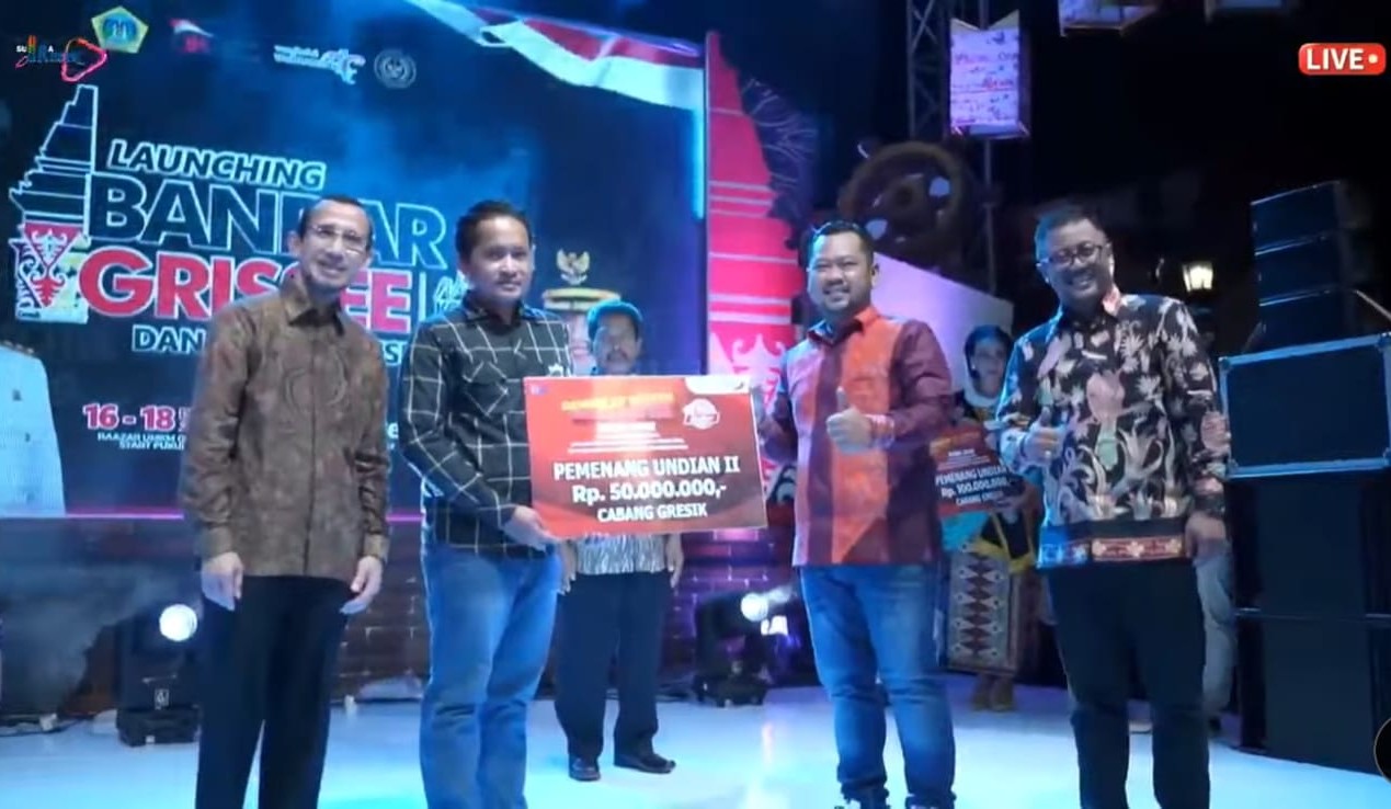 Dua Nasabah Bank Jatim di Gresik lagi Hoki, Dapat Hadiah Tabungan Rp100 Juta