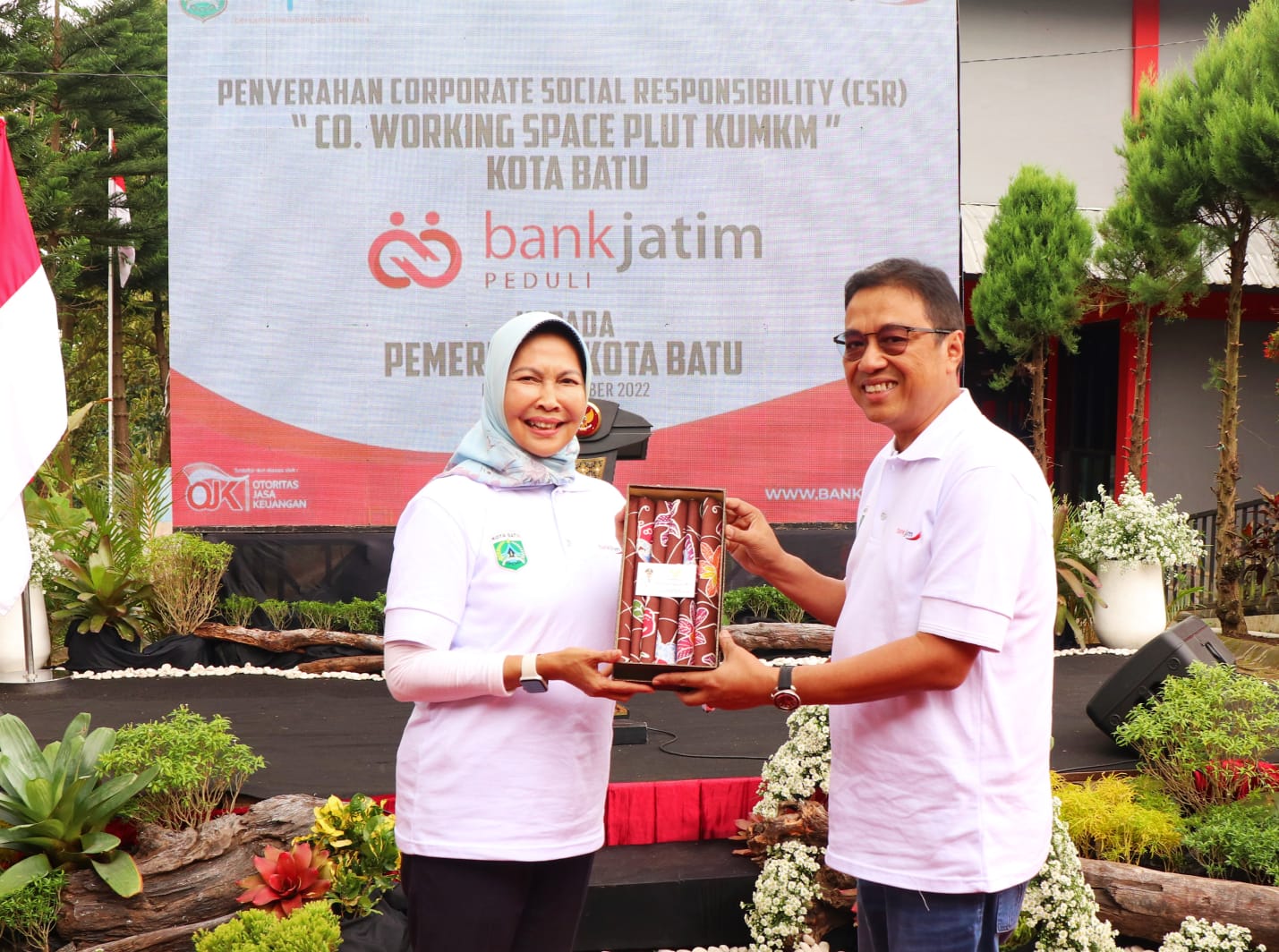 Pemkot Batu dan Pemkab Jember Apresiasi Penyaluran CSR Bank Jatim