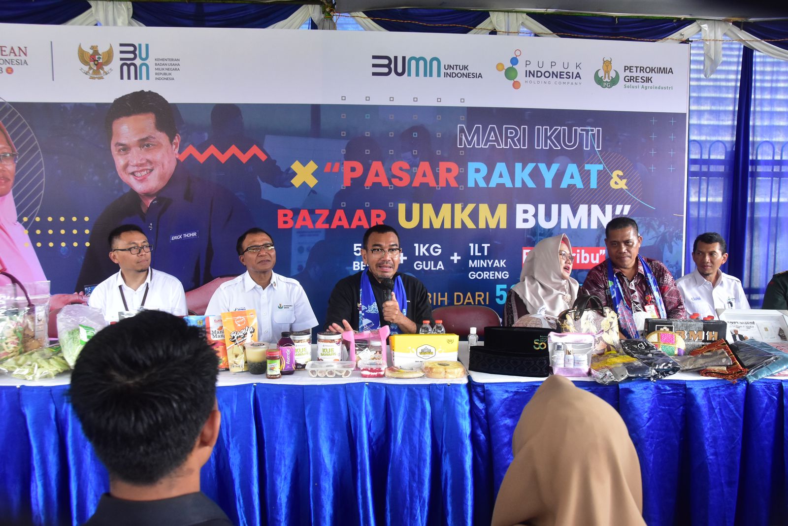 Pastikan Sembako Murah Hingga Pelosok Indonesia, Erick Thohir Gelar Pasar Rakyat BUMN di Gresik