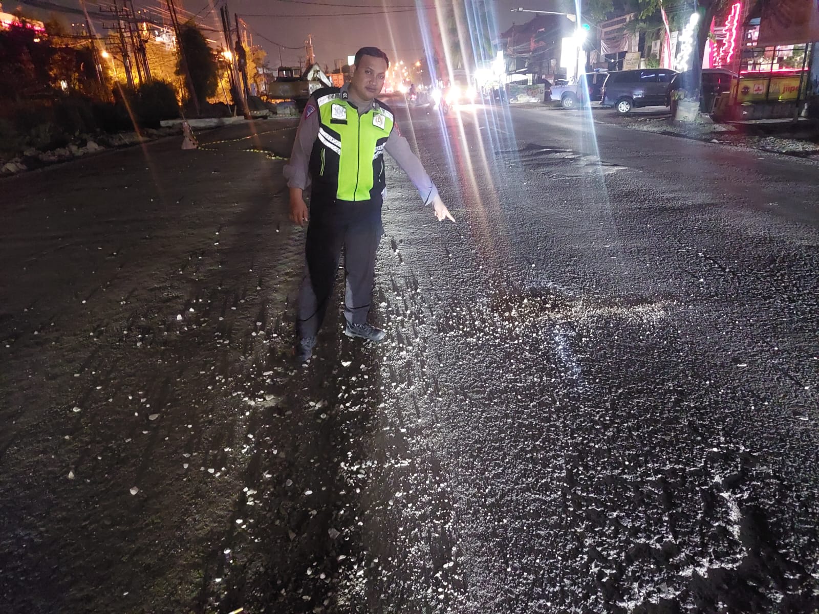 Oleng Saat Salip dari Kiri, Pemotor Gresik Alami Kecelakaan Fatal di Jalan Raya Manyar