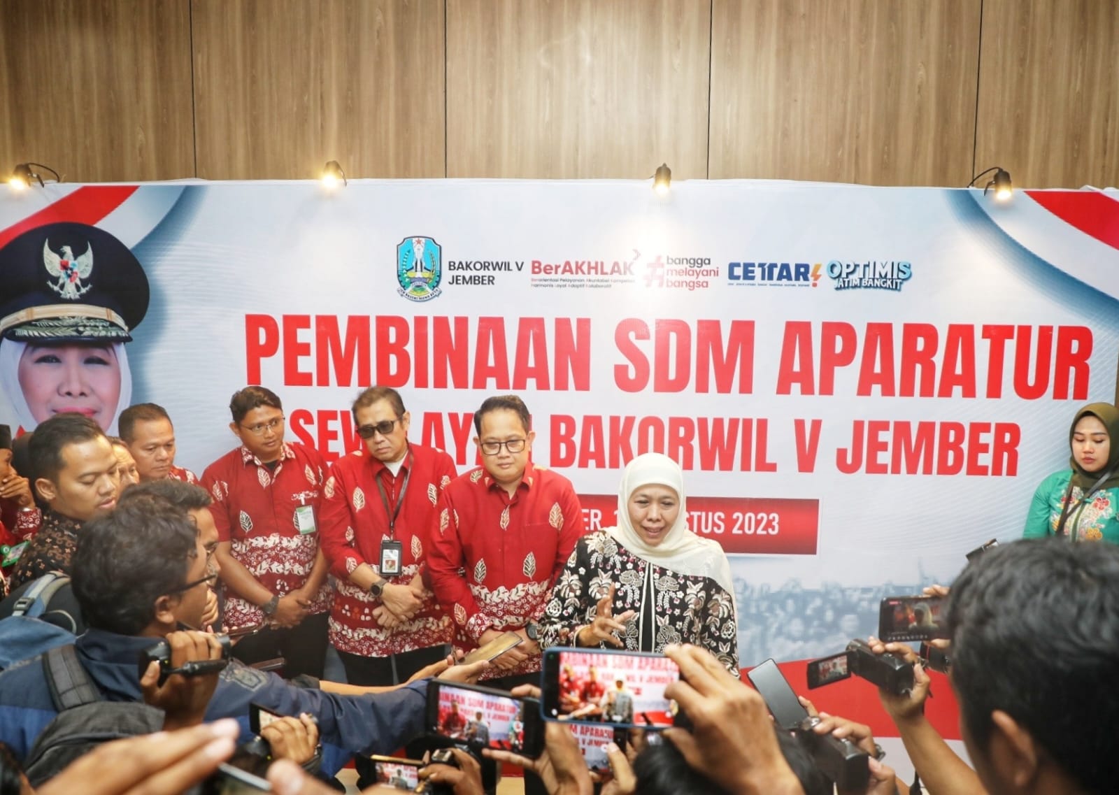 Pada Pembinaan ASN Se-Bakorwil V Jember, Khofifah Ajak Bangun Mutual Understanding, Mutual Trust dan Mutual Respect
