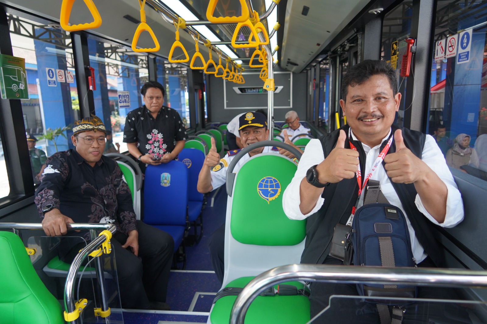 Dukung Peningkatan Daya Beli, Bank Jatim Fasilitasi UMKM di Terminal dan Pembayaran QRIS Bus Trans Jatim