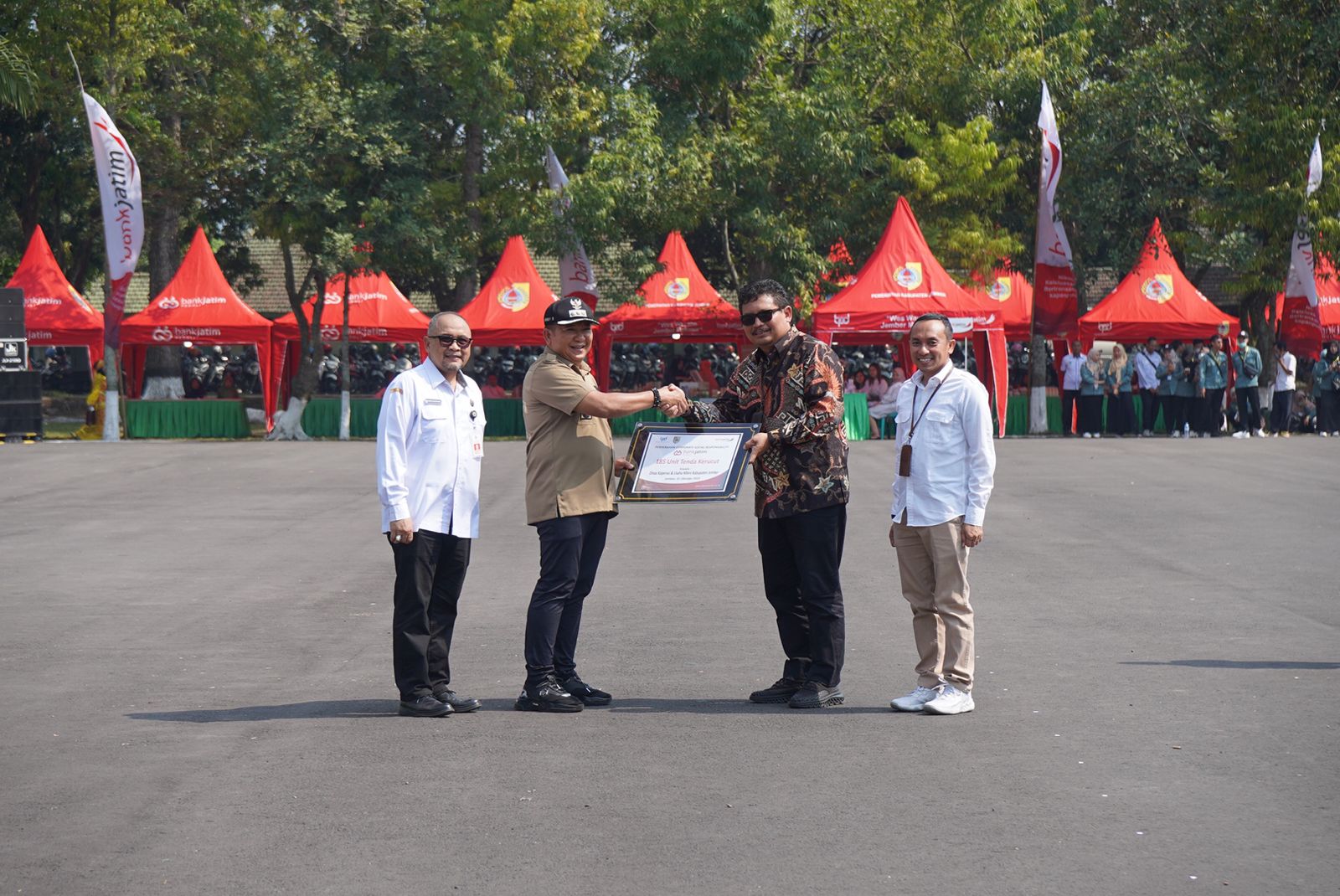 185 Tenda Kerucut Dibagikan Kepada UMKM di Jember