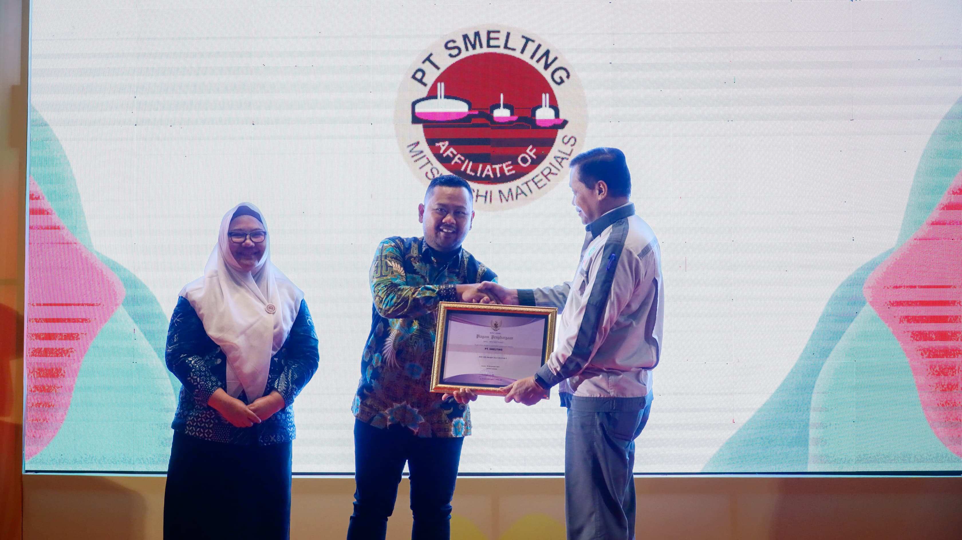 CSR Awards 2023 Pemkab Gresik, PT Smelting Raih Kategori Top Leaders Bintang Tiga