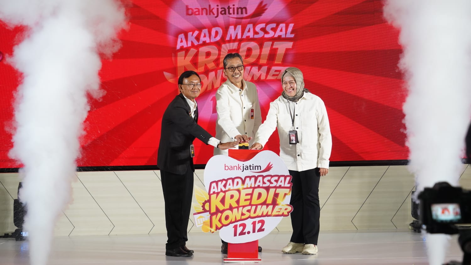 Rekor MURI, 2.312 Debitur Bank Jatim Tanda Tangan Akad Massal Kredit Konsumer