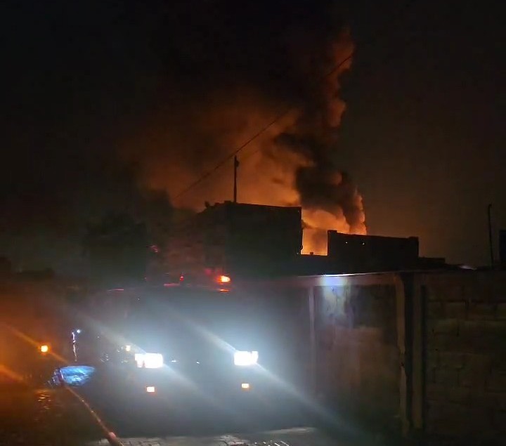 Gudang Tiner di Pergudangan Kalianak Surabaya Terbakar, 12 Kali Ledakan Terdengar