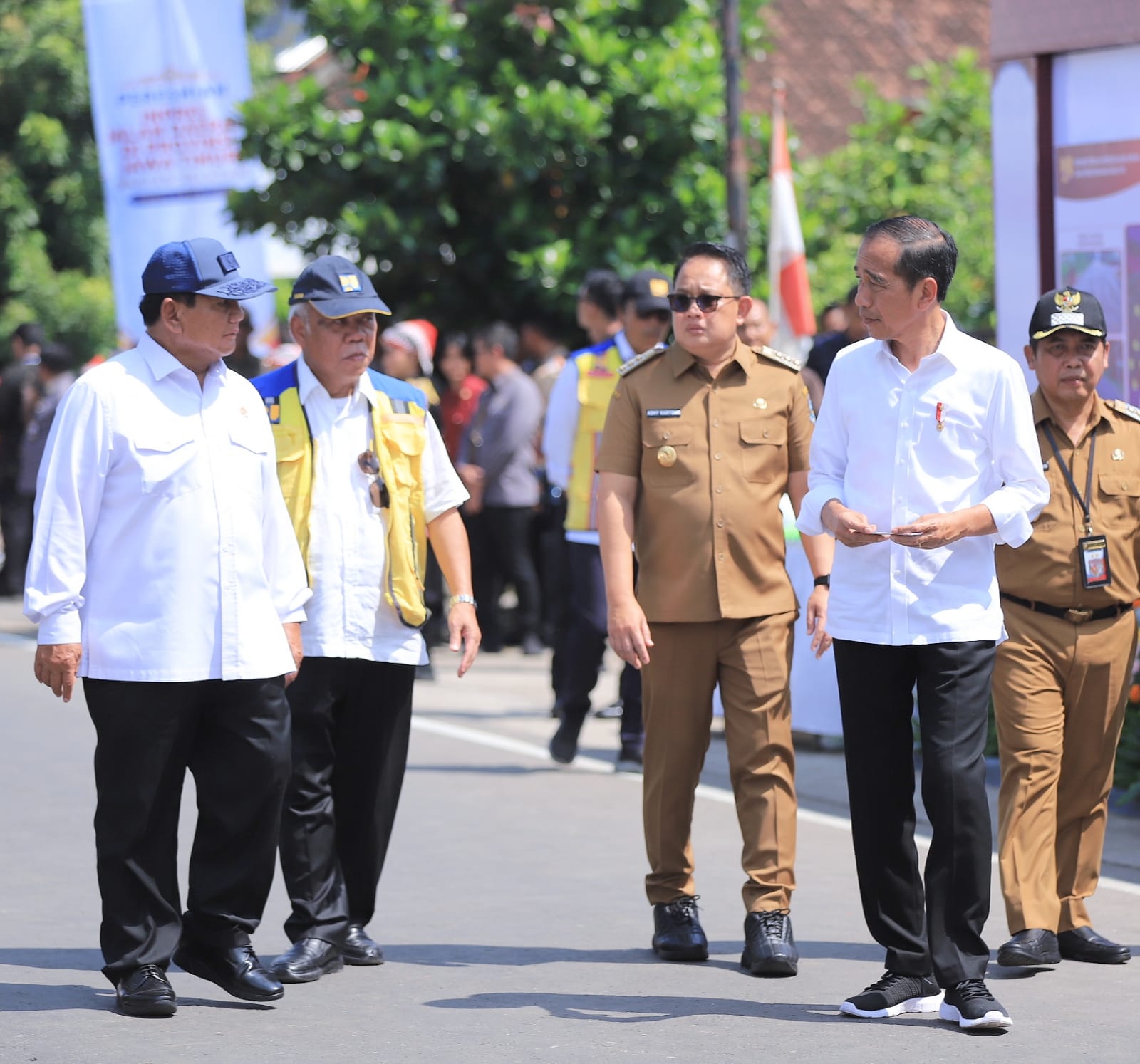 Pj Gubernur Jatim Dampingi Presiden Joko Widodo Resmikan Jalan Inpres di Madiun
