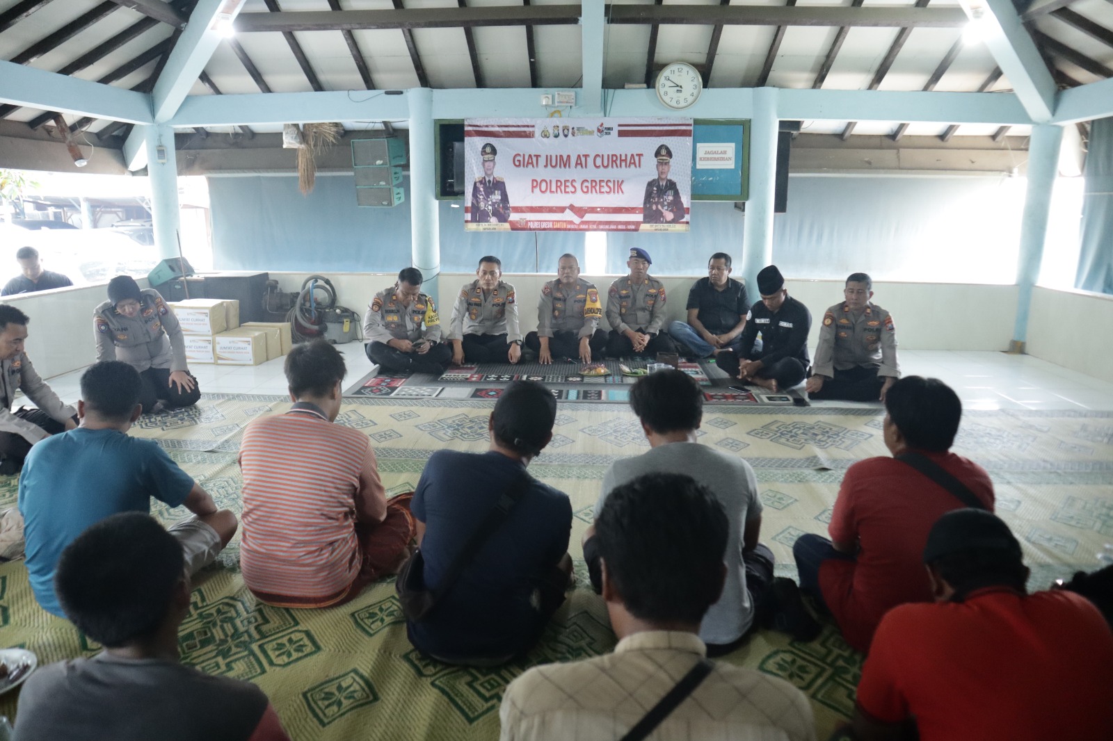 Polres Gresik Dengar Keluhan Warga Mentoko Kroman Dalam Jumat Curhat