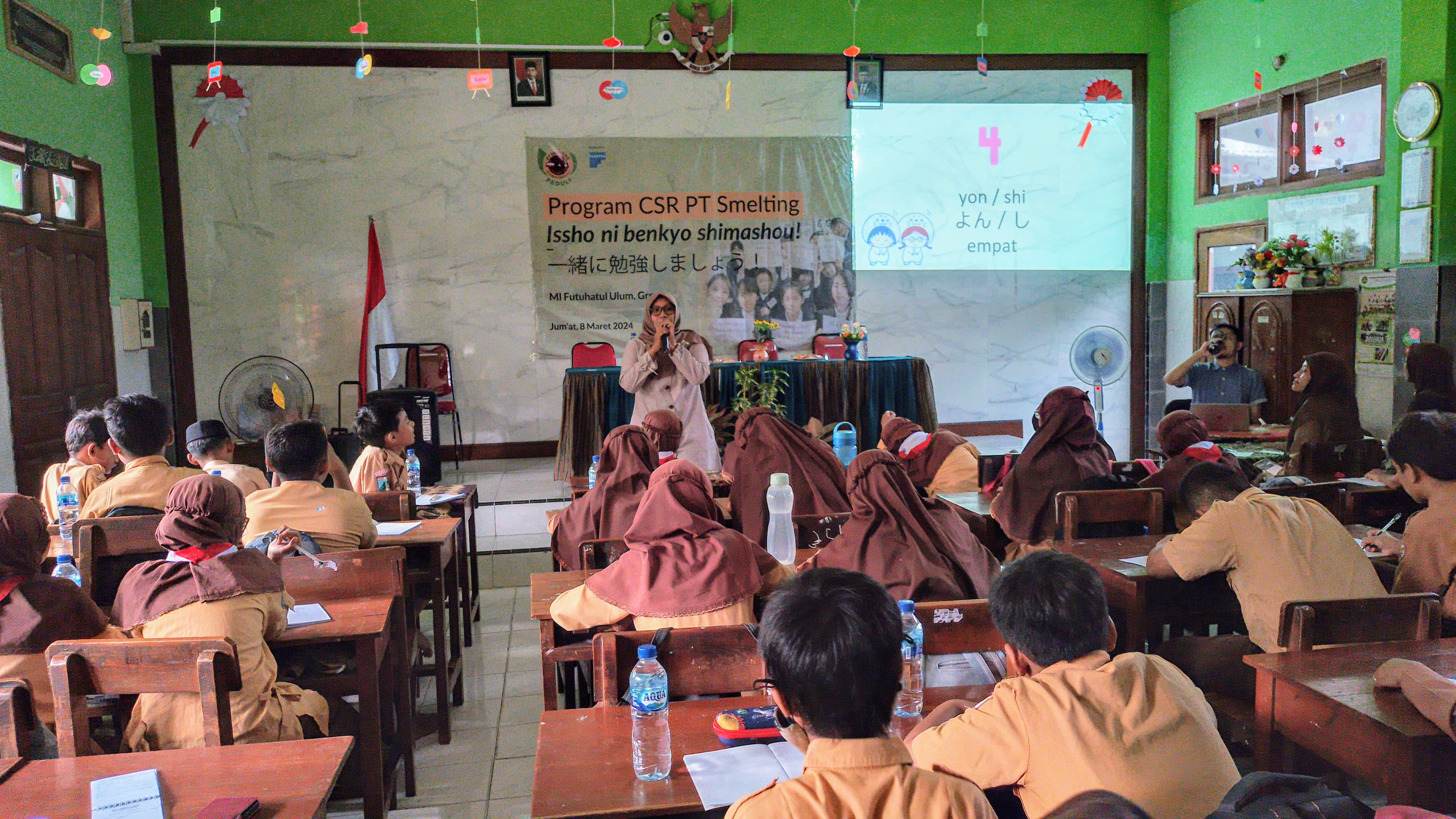 Siswa MI Futuhatul Ulum Roomo Gresik Mengenal Bahasa Jepang Bersama Smelting