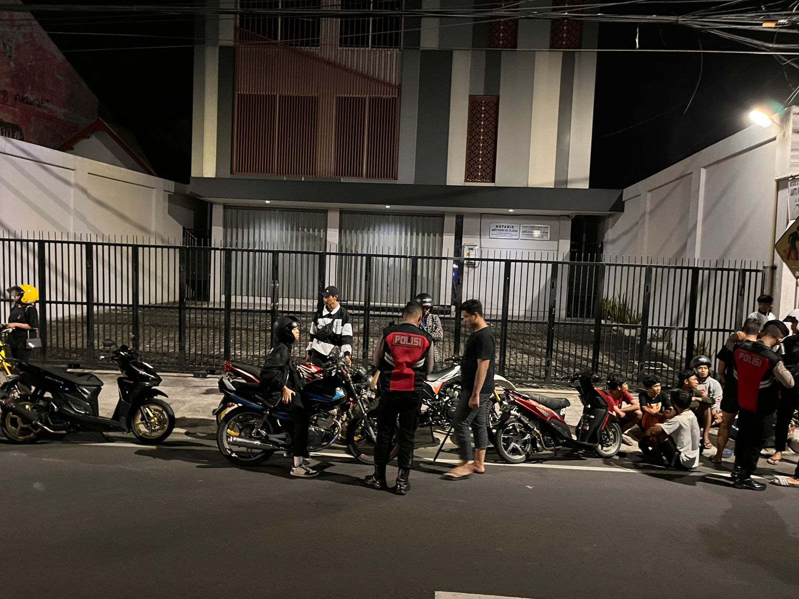 Puluhan Pemuda Pelaku Balap Liar di Gresik Digiring ke Kantor Polisi, 26 Motor Ditahan Sampai Lebaran