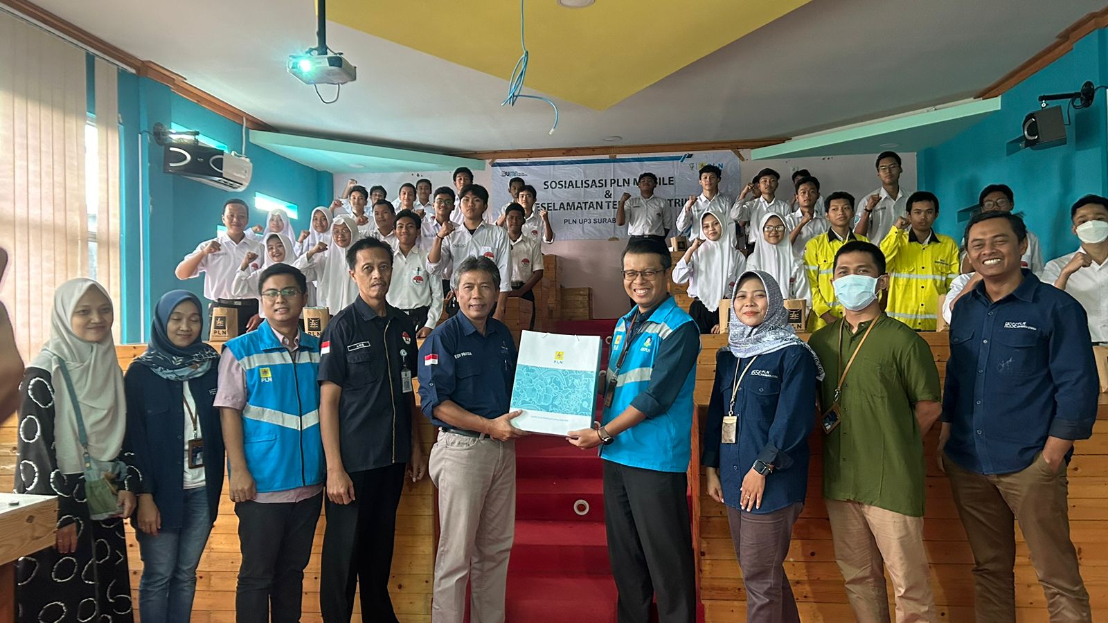 PLN UP3 Surabaya Utara Berikan Edukasi PLN Mobile dan Bahaya Listrik pada Generasi Penerus Bangsa