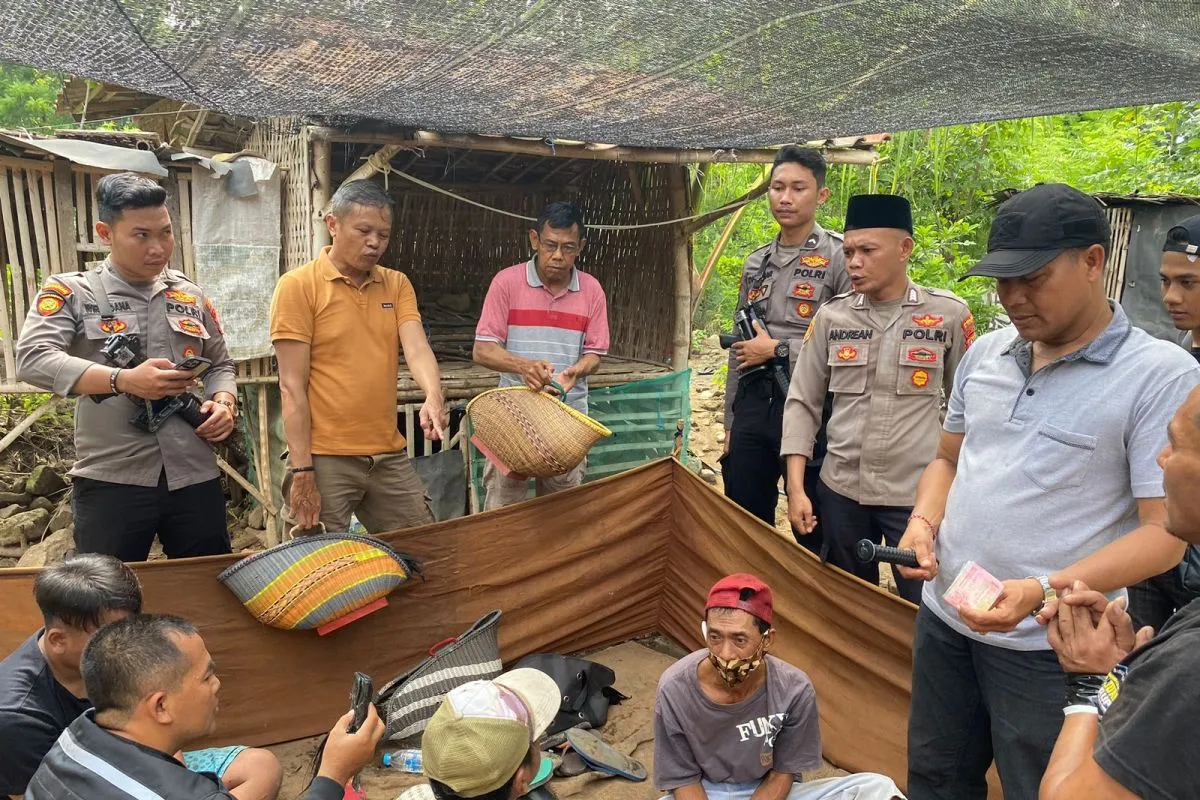 Polres Situbondo Obrak Arena Judi Sabung Ayam