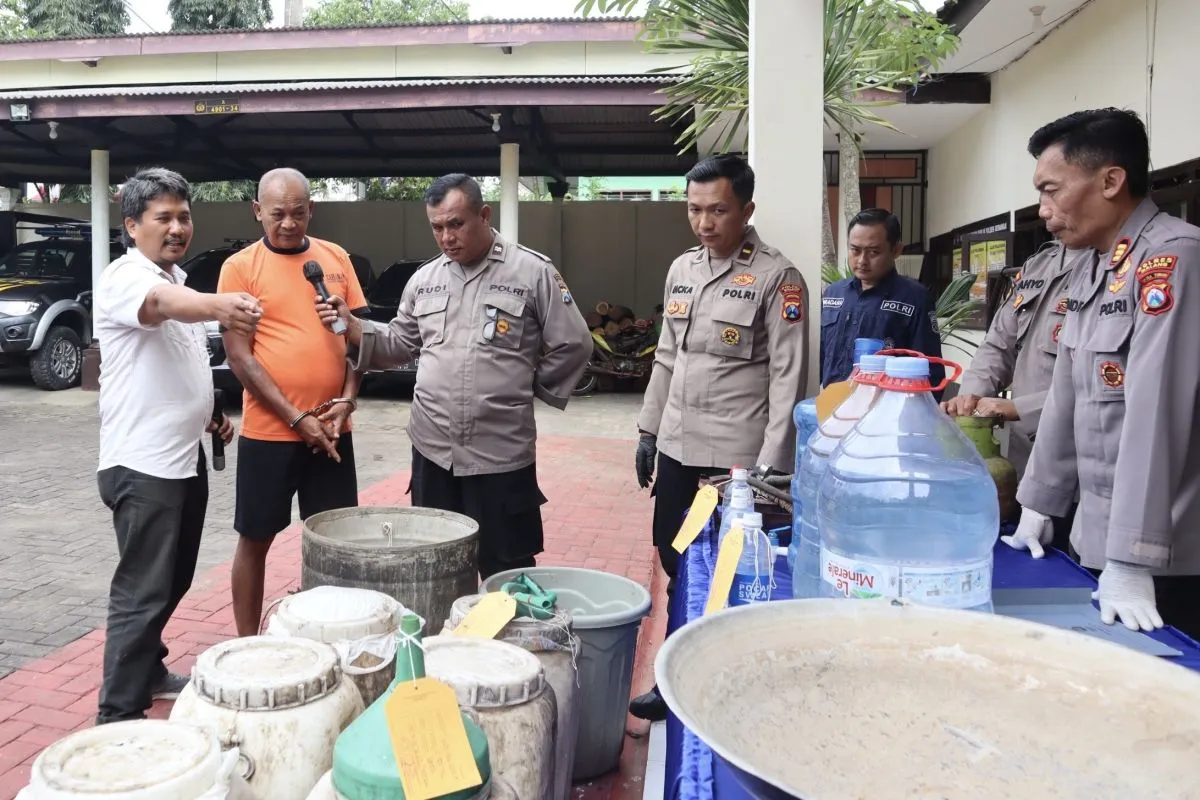 Produksi Miras, Kakek Asal Malang Ini Diamankan Polisi