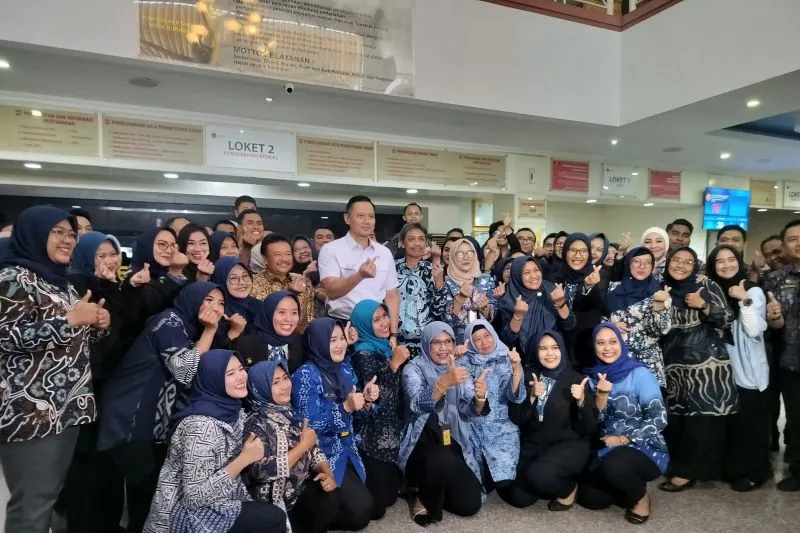 Menteri AHY Ajak Warga Manfaatkan Loket Prioritas di BPN Surabaya 1