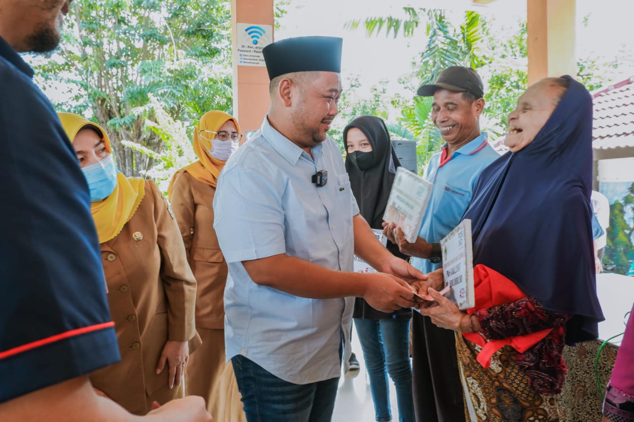 Jelang Lebaran, Pemkab Gresik Makin Rajin Salurkan Bantuan Sosial Untuk Masyarakat