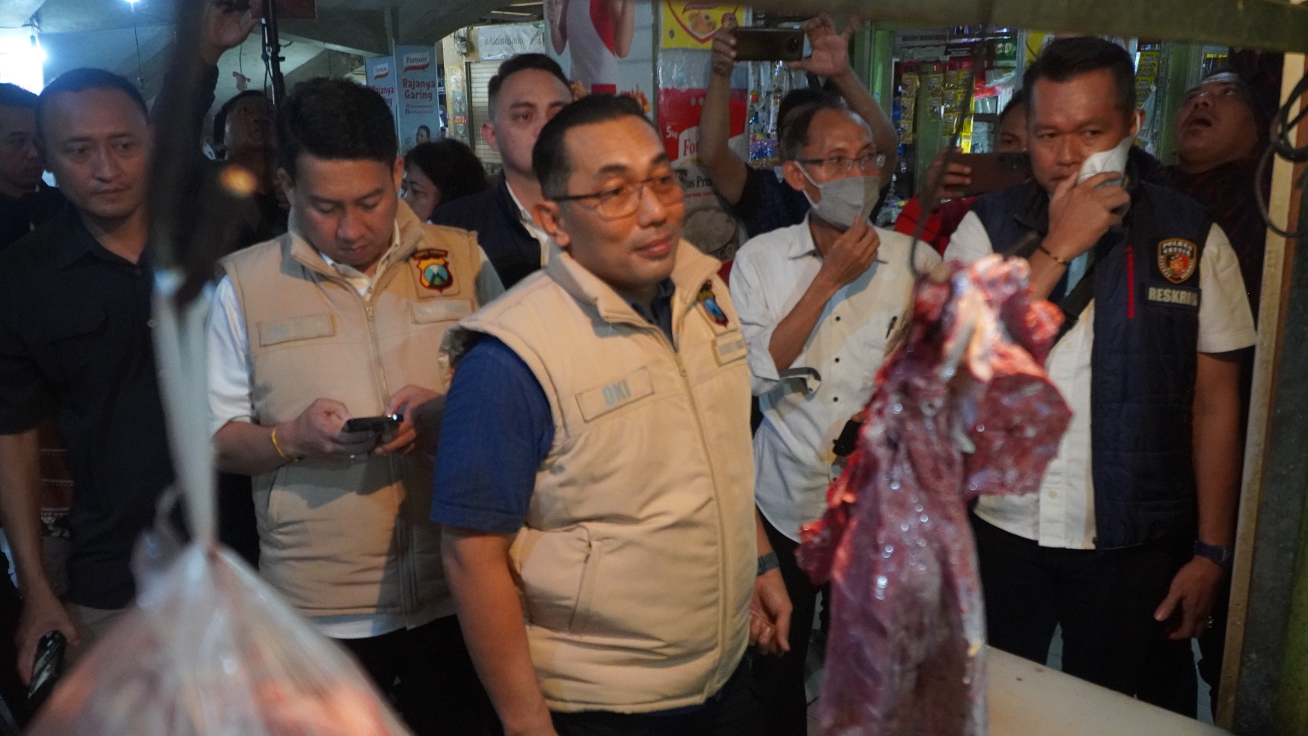 Satgas Pangan Polda Jatim Sidak Bahan Pangan Pastikan Ketersediaan Sembako Jelang Idul Fitri 1445 H