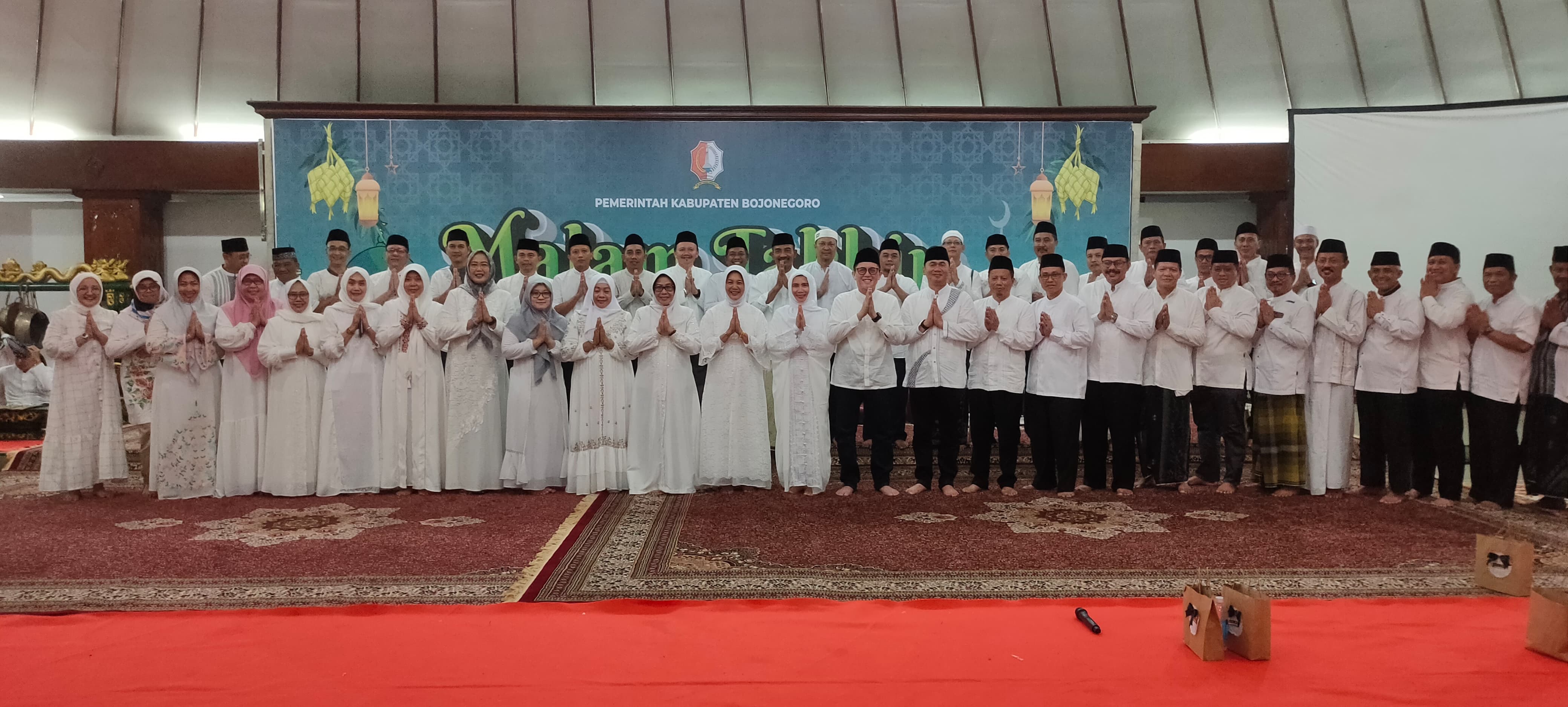Kemarin, Pemkab Bojonegoro Sambut Idul Fitri Gemakan Takbir Di Pendopo Malowopati