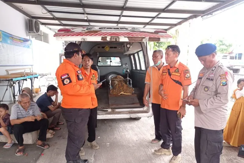 Tiga Warga Gresik  Terseret Ombak Pantai Jember, 1 Tewas 2 Selamat