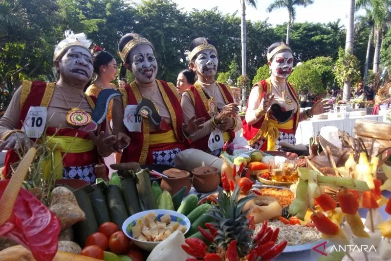Masyarakat Padati Taman Surya Jelang Prosesi "Nguleg" Massal