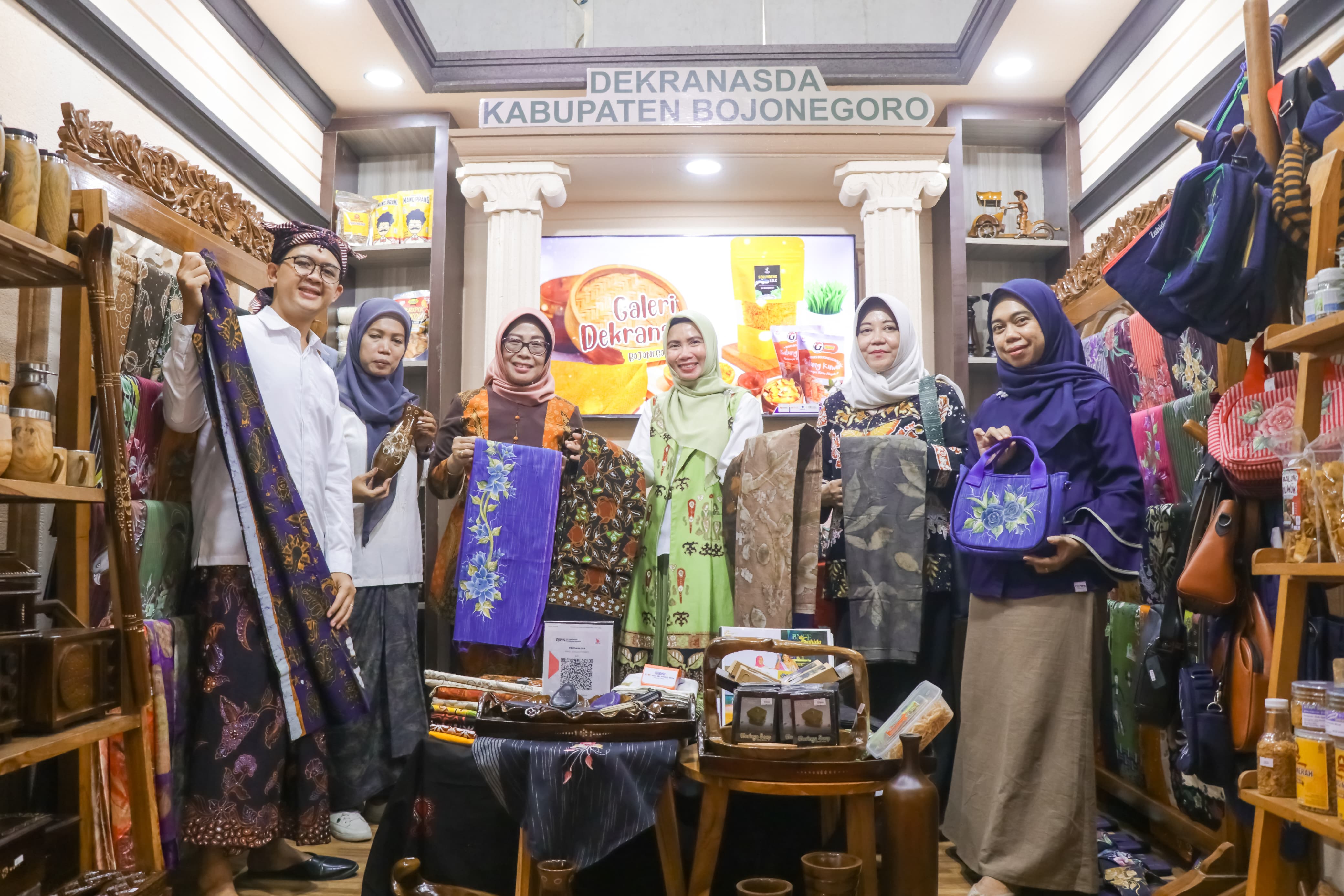 Puncak Peringatan HUT Dekranasda ke-44, Dian Adiyanti Adriyanto Ajak Untuk Terus Gali Potensi dan Tingkatkan Kreativitas