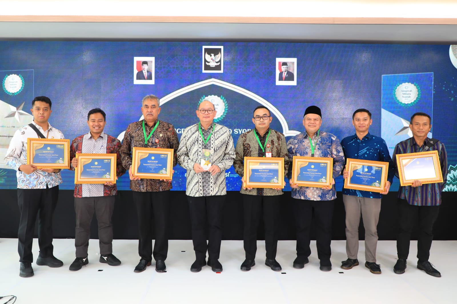 Jawa Timur Borong 8 Penghargaan Anugerah Adinata Syariah 2024, Pj. Gubernur Adhy: Bukti Komitmen Jatim Kembangkan Keuangan dan Ekonomi Syariah