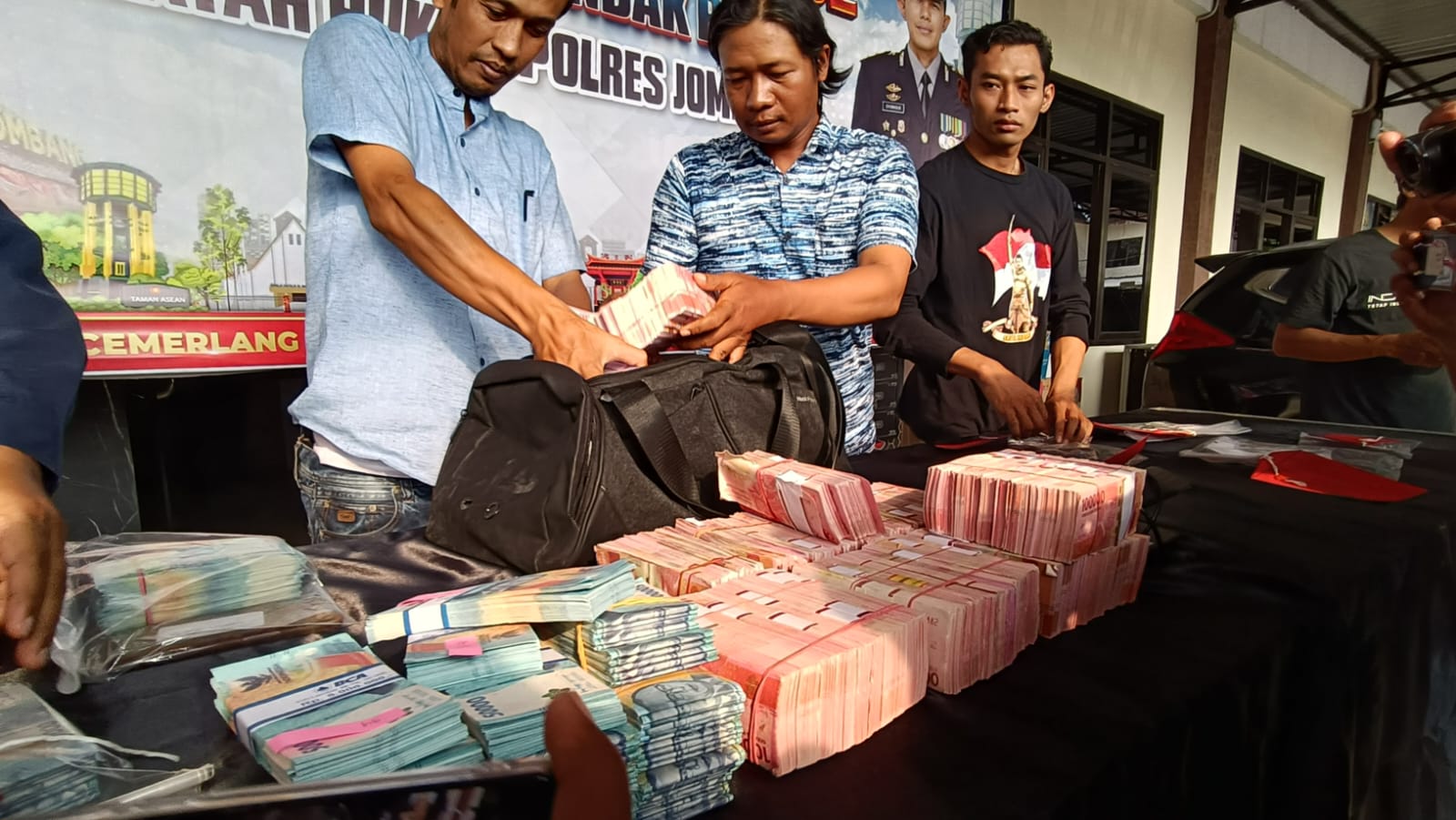 Sita Miliaran Uang Palsu Siap Edar, Polisi di Jombang Bekuk 4 Pelaku